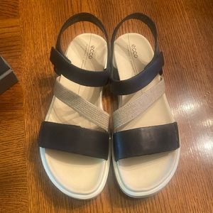 Ecco FLOWT Size 6-6.5 black white and tan